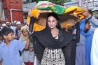 Veena Malik Prays at Hazrat Nizamuddin Dargah